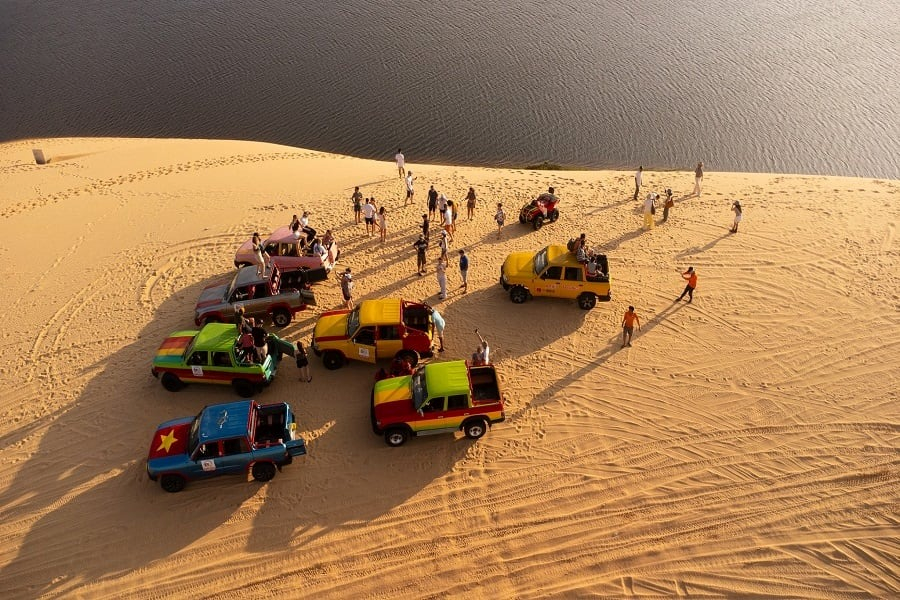 Tour Jeep Đồi Cát Mũi Né: Trải Nghiệm Trọn Vẹn Từ Bình Minh Đến Hoàng Hôn